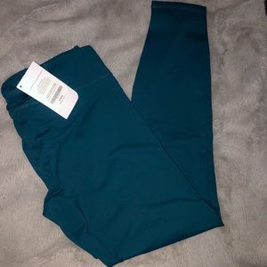 Women’s Fabletics Yoga Pants Size L